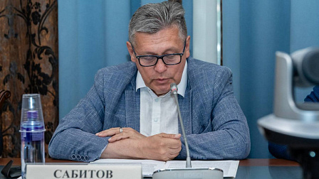 Рифат Сабитов выступил модератором обсуждения закона с «серыми» SIM-картами