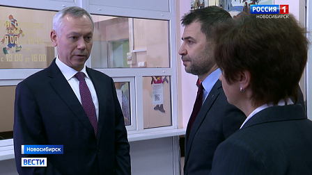 Андрей Травников поручил отремонтировать этаж больницы с рухнувшим потолком