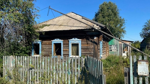 63-летний новосибирец до смерти избил пожилого мужчину кочергой и поджег дом