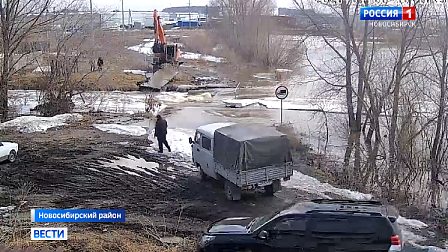 Дома и дороги в Новосибирской области затапливает из-за паводка