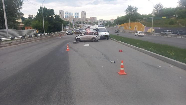В Новосибирске 57-летняя женщина-водитель влетела в отбойник и погибла
