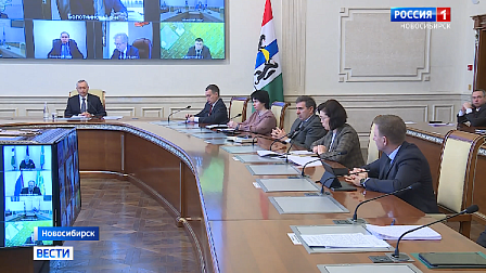 Андрей Травников поручил строго контролировать стройки и ремонт больниц региона