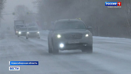 Снежный Новосибирск сковали десятибалльные пробки утром 24 ноября