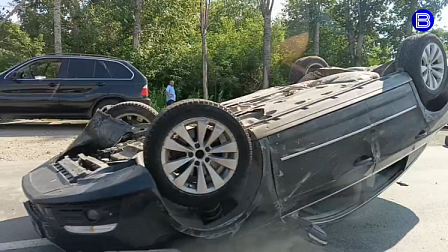 В Новосибирске 23-летний водитель пострадал в перевернувшемся автомобиле