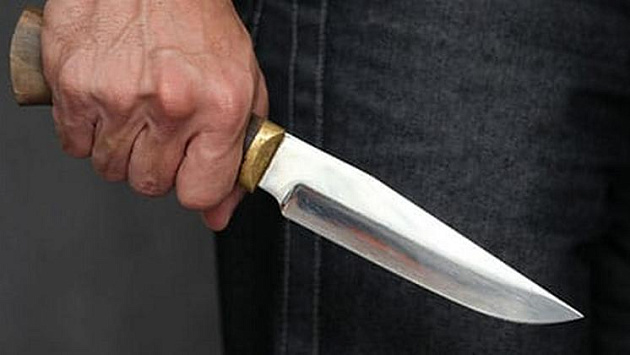 Новосибирец ударил ножом в грудь 25-летнего продавца магазина за плохое обслуживание 