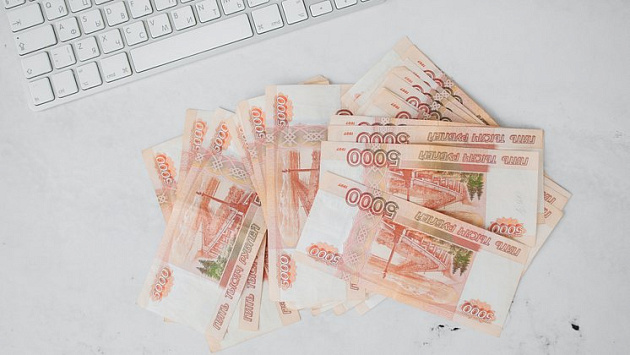 Под Новосибирском муж сотрудницы автомойки украл деньги из кассы 