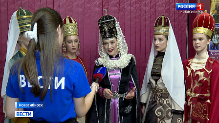 В Новосибирске показали коллекции традиционных сценических костюмов