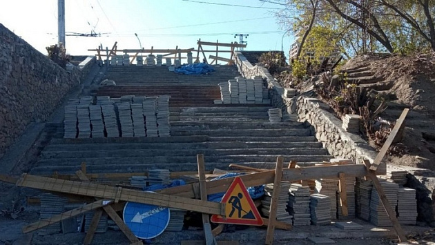 Мэр Новосибирска установил срок ремонта лестницы на Речном вокзале ко Дню города 25 июня