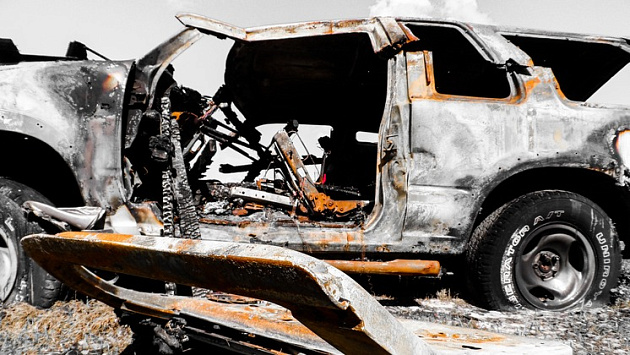 В Новосибирской области двое мужчин угнали и сожгли автомобиль