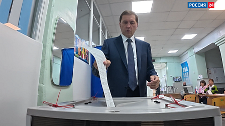 Депутат Государственной Думы РФ Виктор Игнатов проголосовал в Горском микрорайоне Новосибирска