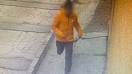 35-летний новосибирец сорвал золотую цепь с шеи у сотрудницы магазина и сбежал