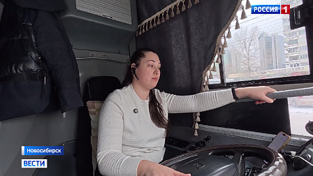 В Новосибирске все чаще за рулем автобусов можно увидеть женщин