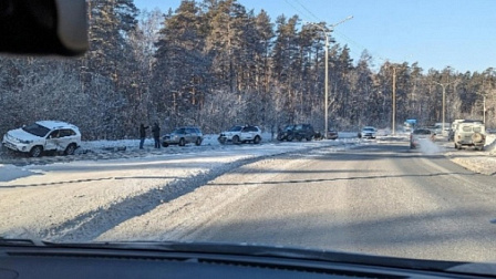 В Новосибирске массовая автоавария парализовала движение на Бердском шоссе