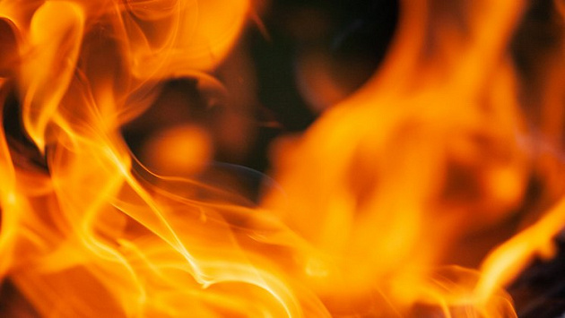 Два человека погибли при пожаре в частном доме в Кировском районе Новосибирска