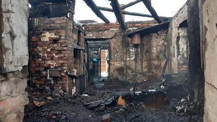 Двое взрослых и ребёнок погибли в горящем доме под Новосибирском