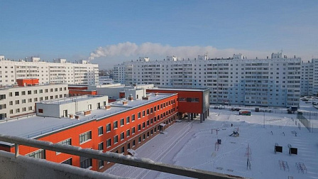 В Новосибирске эвакуировали школу № 215 из-за сообщения о взрывном устройстве