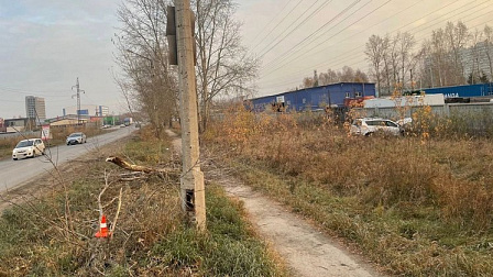 В Новосибирске две маленькие девочки пострадали в перевернувшейся машине