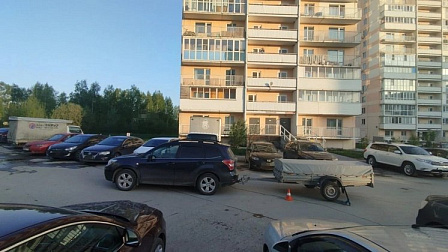 В Новосибирске машина сбила и покалечила четырехлетнего мальчика на самокате