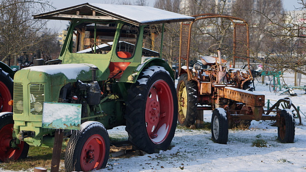 Пьяный 20-летний новосибирец угнал трактор с бывшего места работы и ...