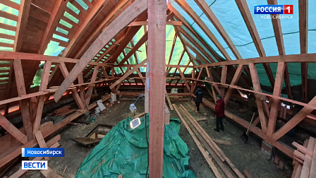 Многоквартирный дом в Новосибирске в ходе ремонта остался без крыши посреди зимы