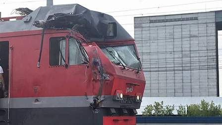 В Новосибирской области из-за халатности железнодорожников поезд врезался в кран