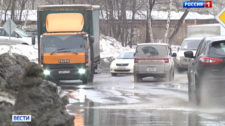 Дорожные службы активно борются с затоплениями на улицах Новосибирска