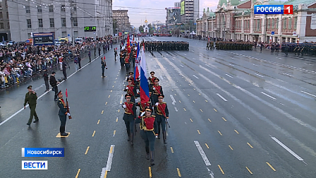 Репетиция парада Победы прошла на площади Ленина в Новосибирске