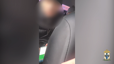 Бомж обманом завладел телефоном новосибирца стоимостью 50 тысяч рублей