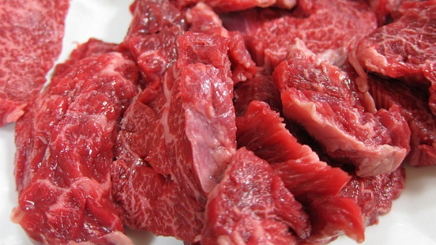 Двое рецидивистов украли 30 килограммов мяса из частного дома в Новосибирской области